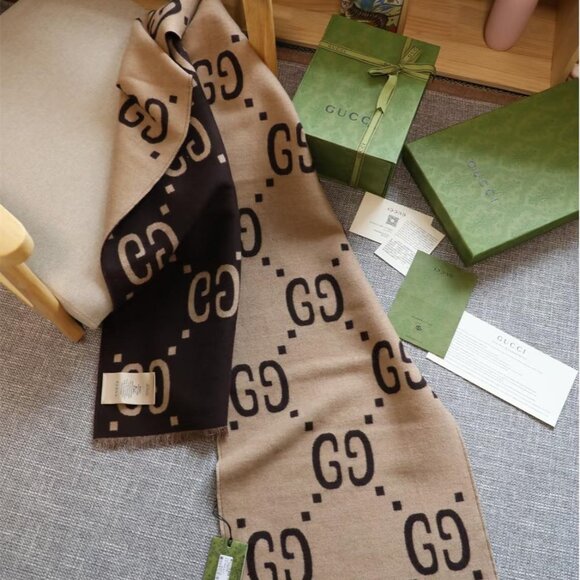 Gucci wool scarf, new, as shown - Picture 1 of 10